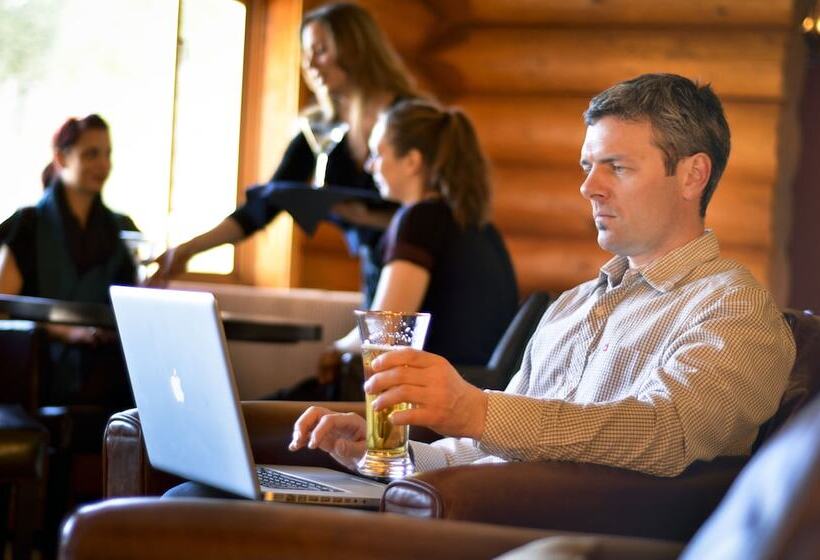 هتل Tyax Lodge & Heliskiing