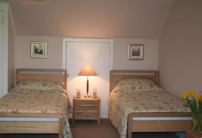 تختخواب و صبحانه Rosegrove Guesthouse