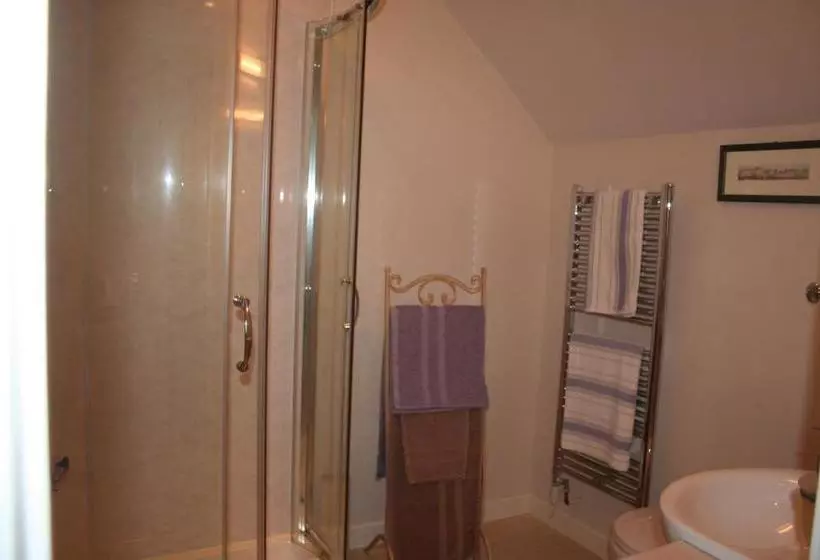 تختخواب و صبحانه Rosegrove Guesthouse