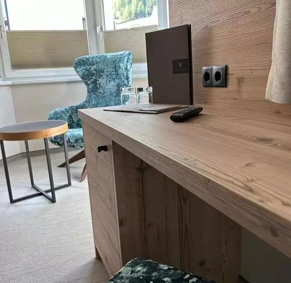 Hotelli Alp Resort Tiroler Adler