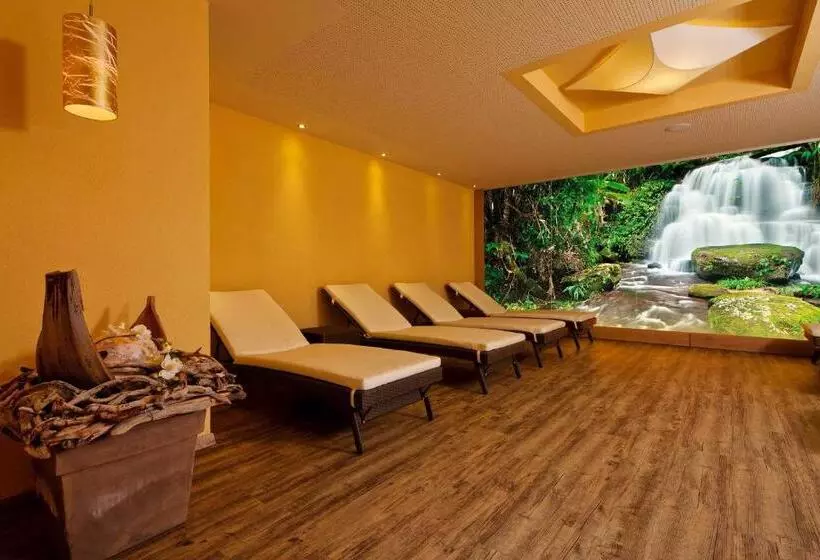 Hotelli Alp Resort Tiroler Adler