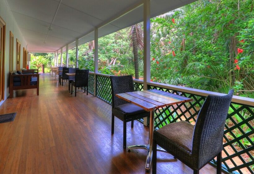 Hotel Beachcomber Lodge