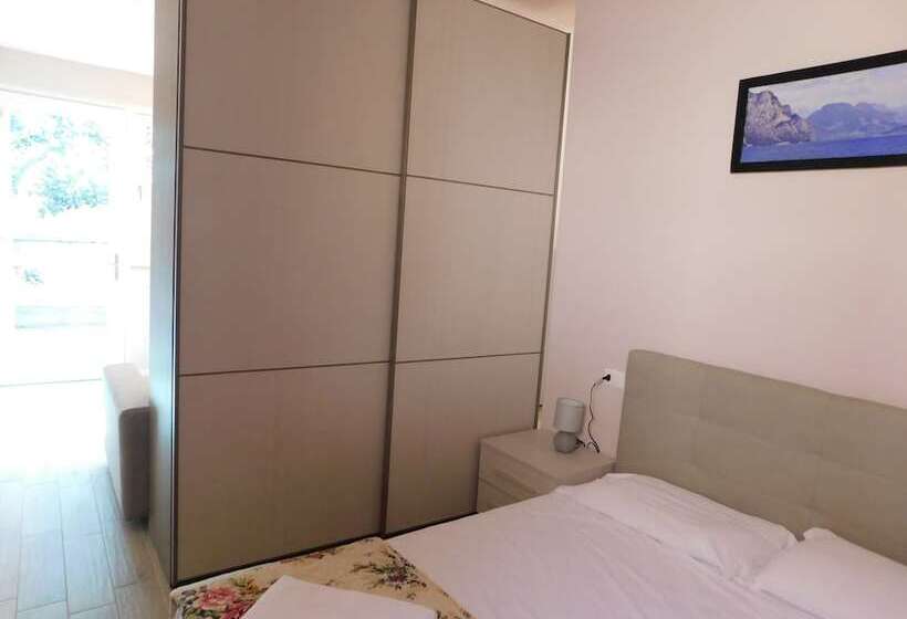 Отель Holidays Residence