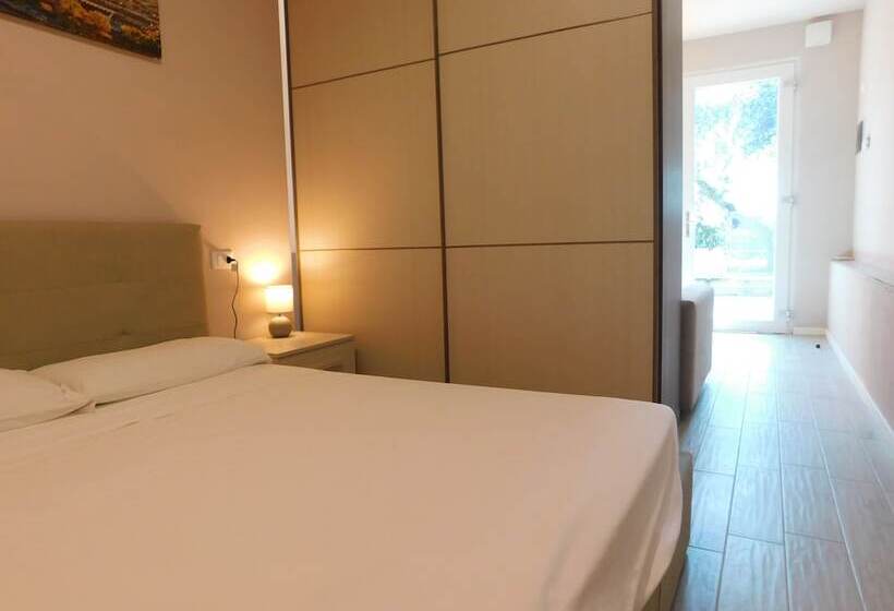 Отель Holidays Residence