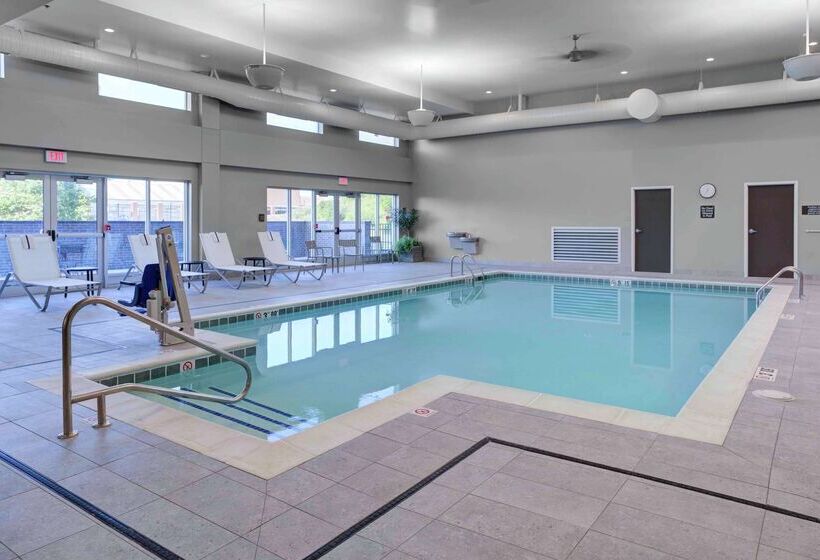 בית מלון כפרי Homewood Suites By Hilton Lansing Eastwood