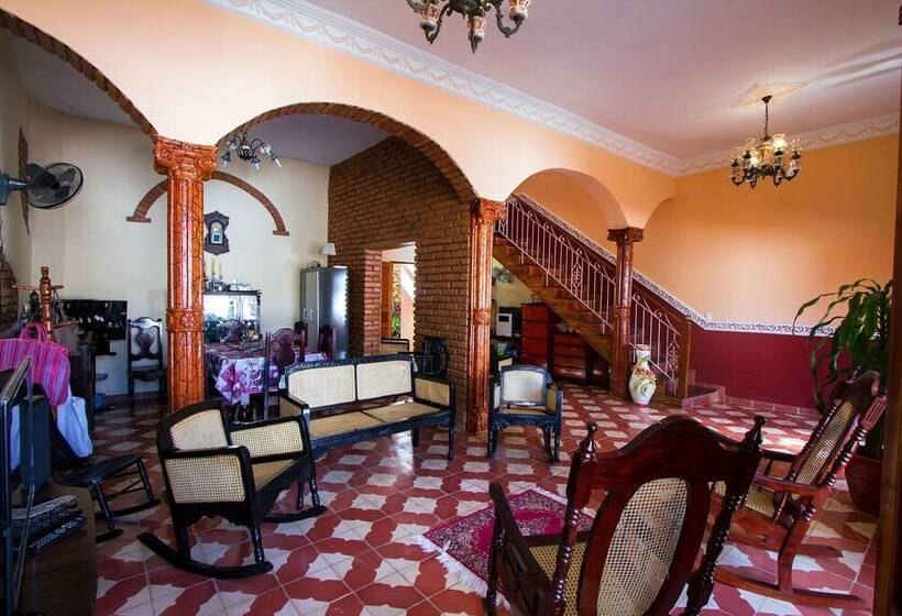 هتل Hostal Groning