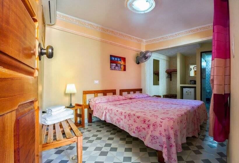 هتل Hostal Groning