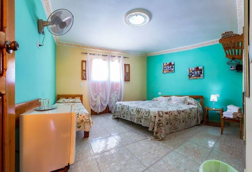 هتل Hostal Groning