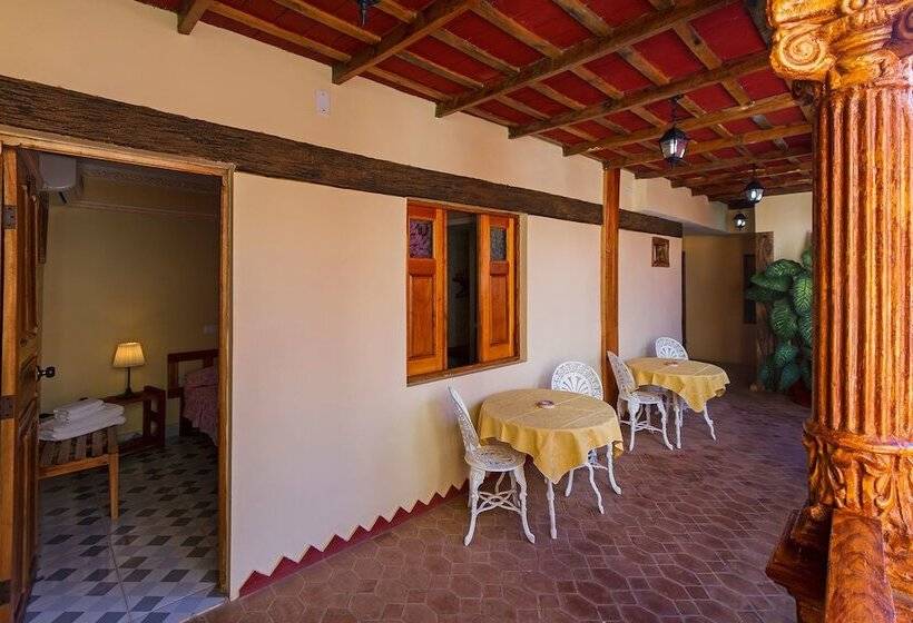 هتل Hostal Groning