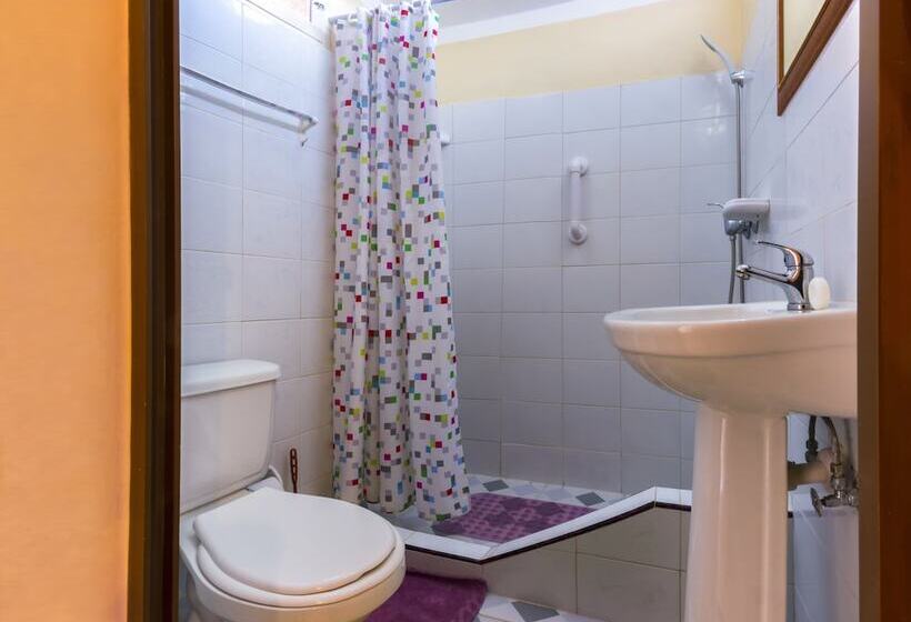 هتل Hostal Groning