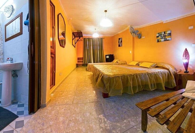 هتل Hostal Groning