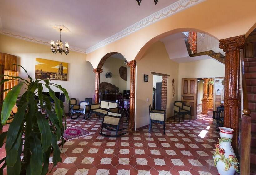 هتل Hostal Groning