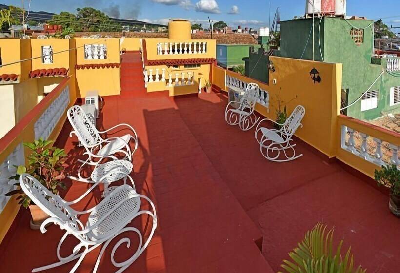 هتل Hostal Groning