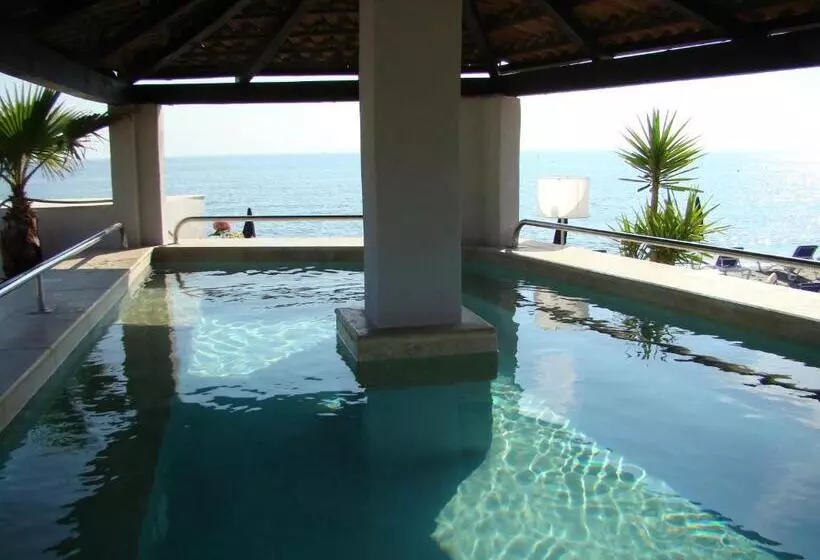 Hotelli Hôtel Pineto