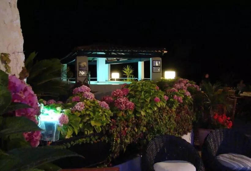 Hotelli Hôtel Pineto