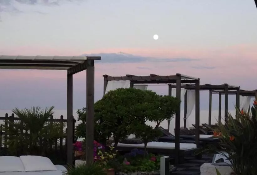 Hotelli Hôtel Pineto