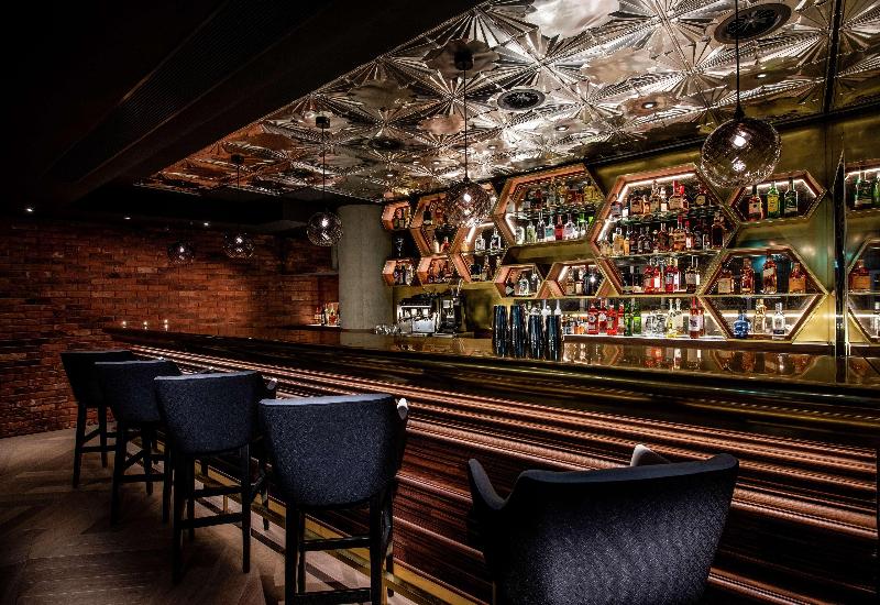 בית מלון כפרי Lincoln Plaza London, Curio Collection By Hilton