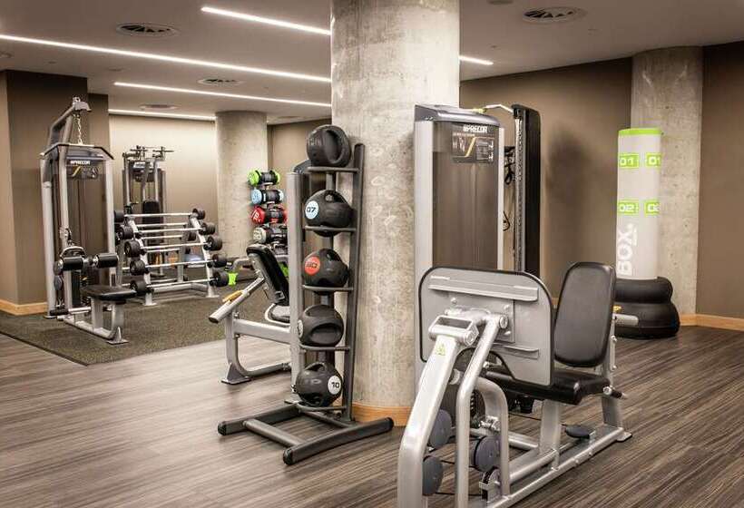 בית מלון כפרי Lincoln Plaza London, Curio Collection By Hilton