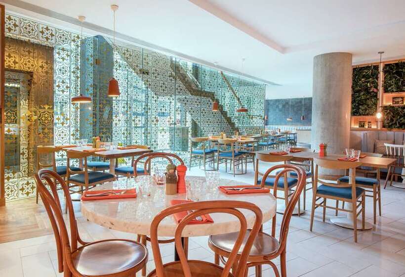 בית מלון כפרי Lincoln Plaza London, Curio Collection By Hilton