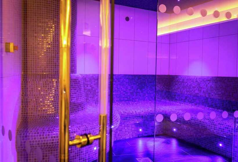 בית מלון כפרי Lincoln Plaza London, Curio Collection By Hilton