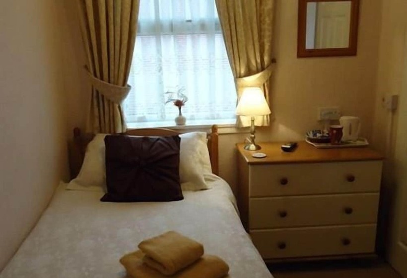 Отель Linroy Guest House