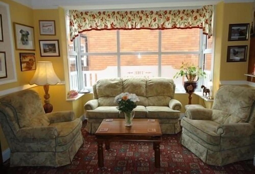 Отель Linroy Guest House