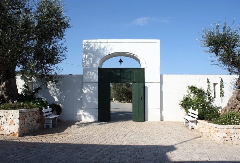 هتل Masseria Santa Teresa