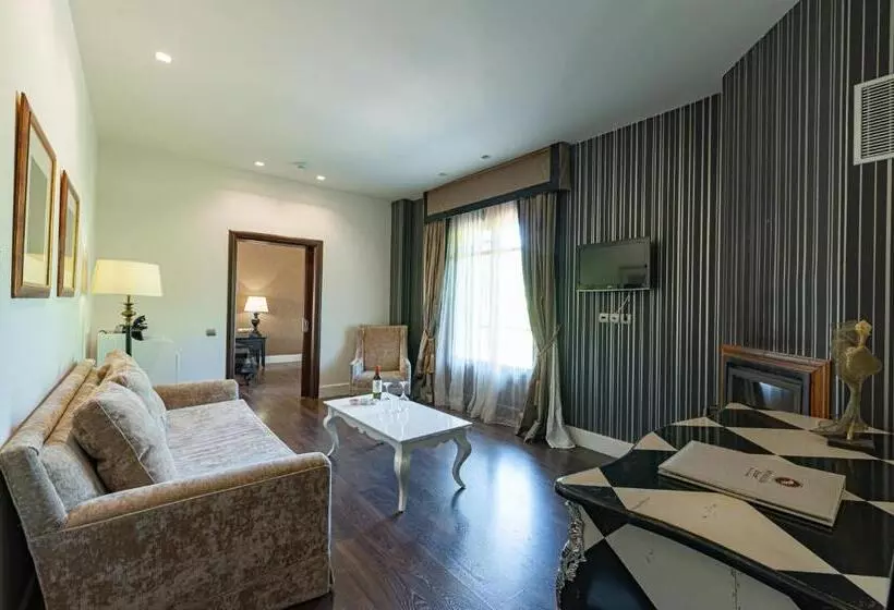 Hotelli Nymfasia Resort