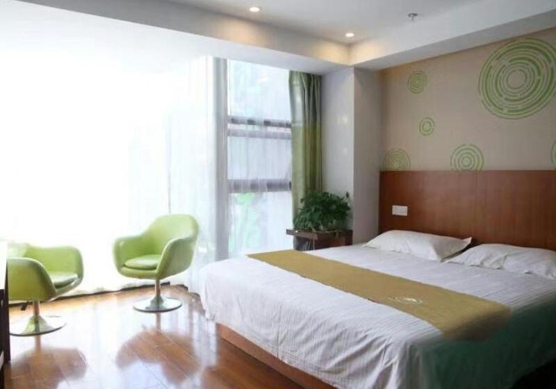 Hotel Vatica Shanghai International Tourism Resort Luoshan Road Subway Station