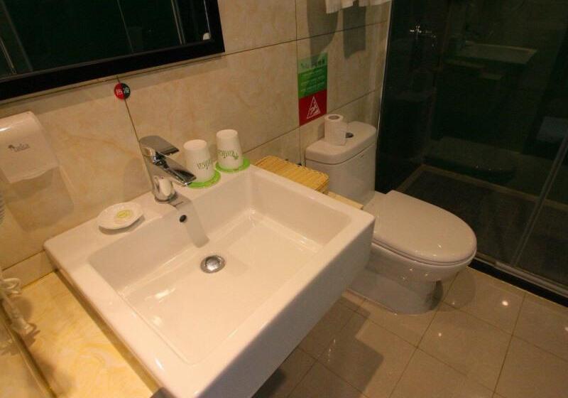 Hotel Vatica Shanghai International Tourism Resort Luoshan Road Subway Station