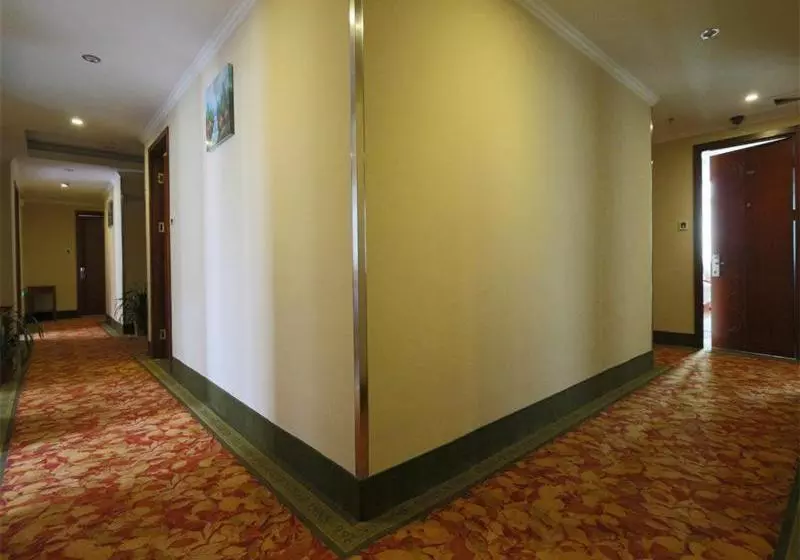 Hotelli Greentree Inn Shanghai Pudong Airport Huaxia East Road Railway Station Shell