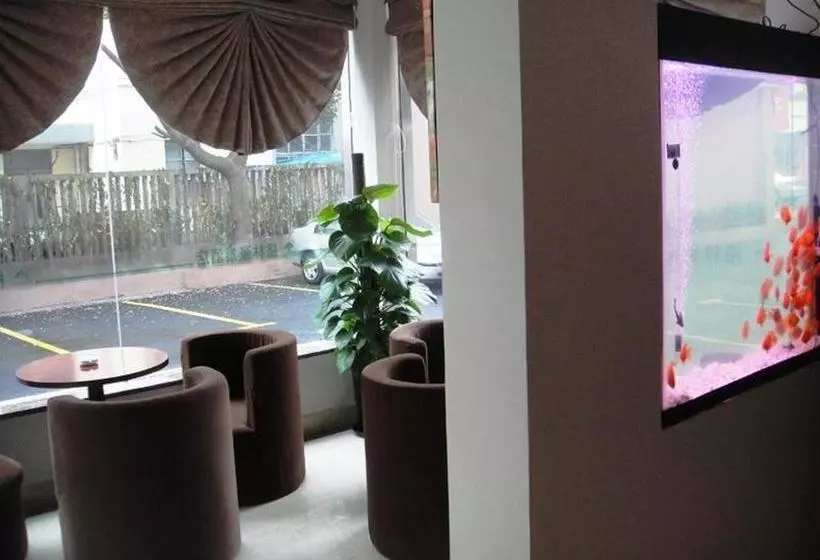 Hotelli Greentree Inn Shanghai Pudong Airport Huaxia East Road Railway Station Shell