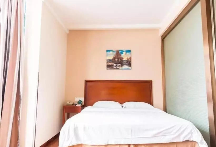 Hotelli Greentree Inn Suzhou Kunshan High Speed Rail Station Hengshan Road Express