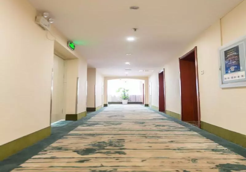 Hotelli Greentree Inn Suzhou Kunshan High Speed Rail Station Hengshan Road Express