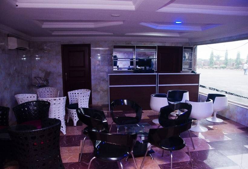 هتل Jata Events And Suites
