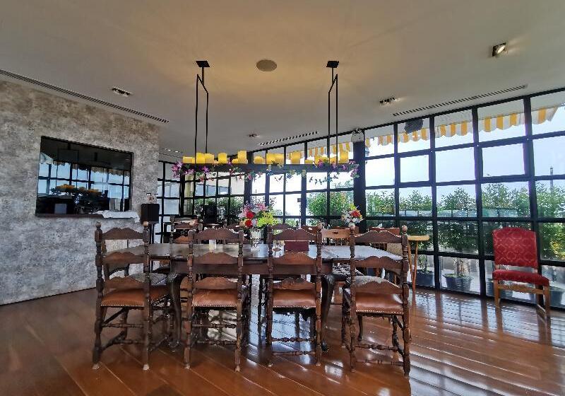 Otel Lertnimit Boutique