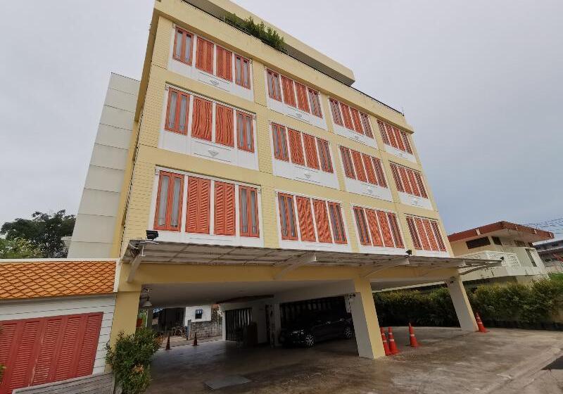 Otel Lertnimit Boutique