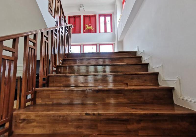 Otel Lertnimit Boutique