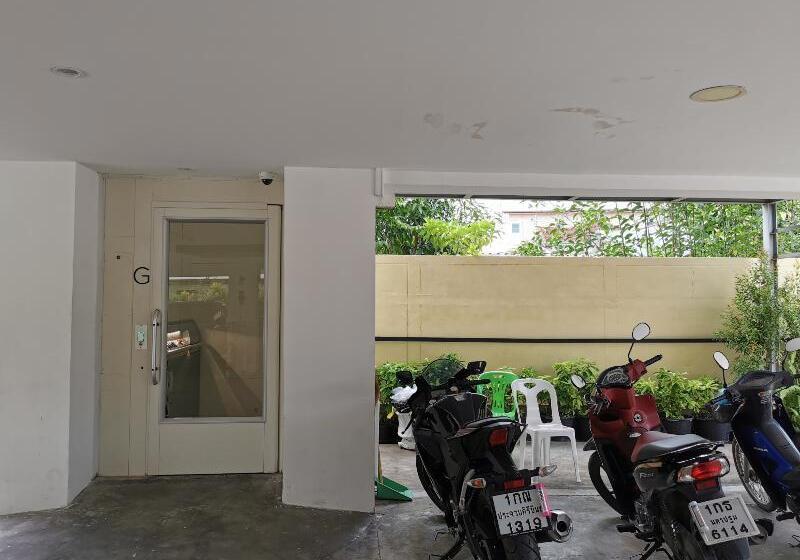 Otel Lertnimit Boutique