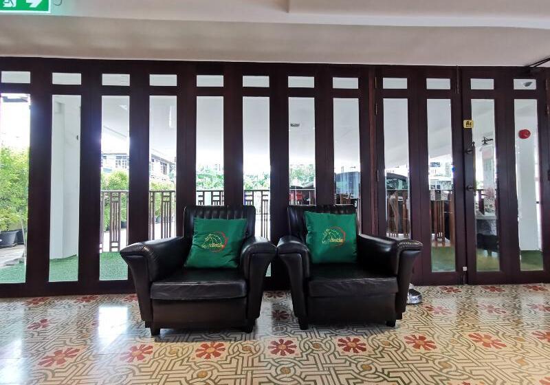 Otel Lertnimit Boutique