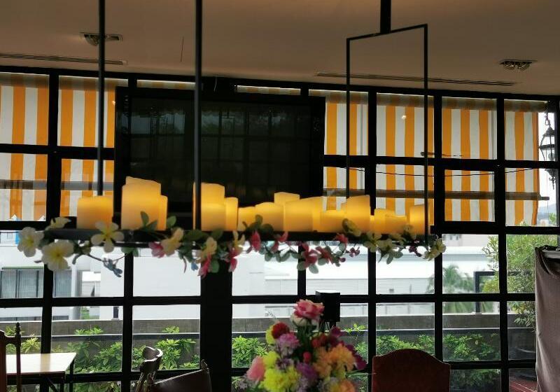 Otel Lertnimit Boutique