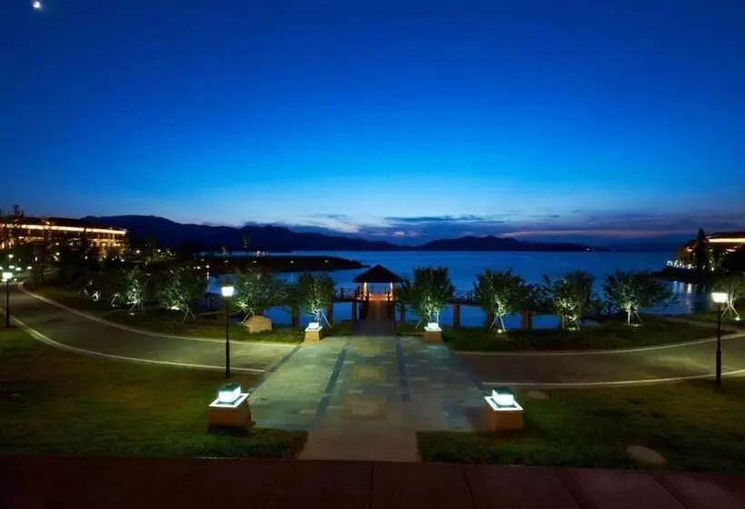 Hotelli New Century Resort Yuyao Siming Lake