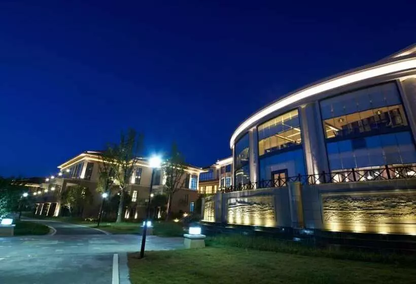 Hotelli New Century Resort Yuyao Siming Lake