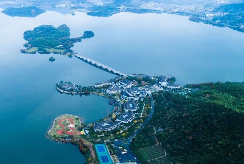 בית מלון כפרי New Century Resort Yuyao Siming Lake