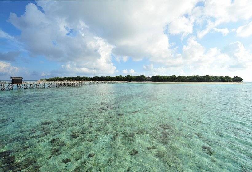 Szálloda Pom Pom Island Resort