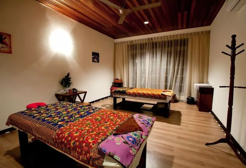 هتل Pom Pom Island Resort