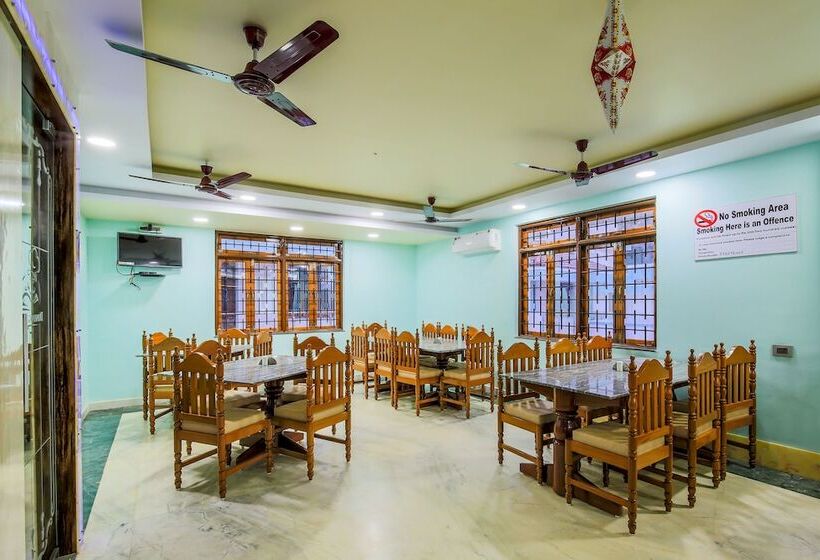 Meera Motels & Residency