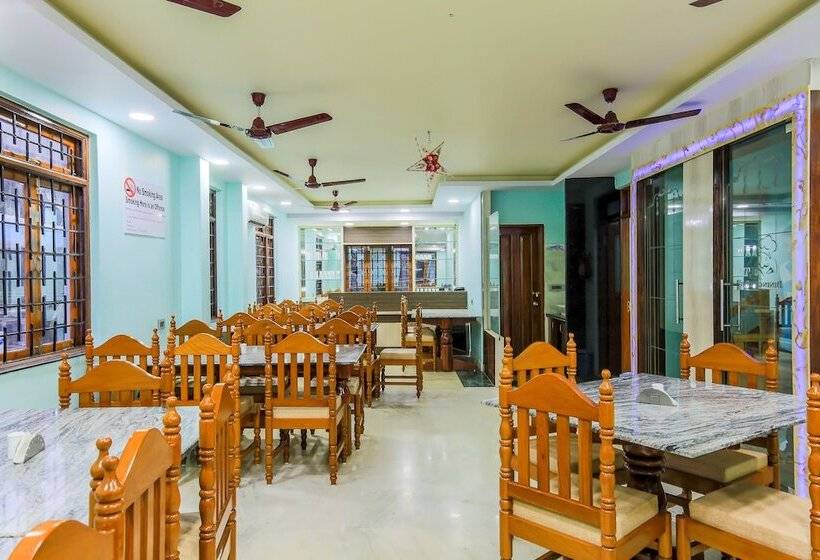 Meera Motels & Residency