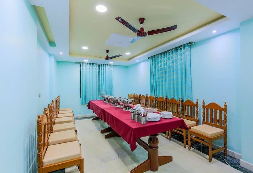 Meera Motels & Residency