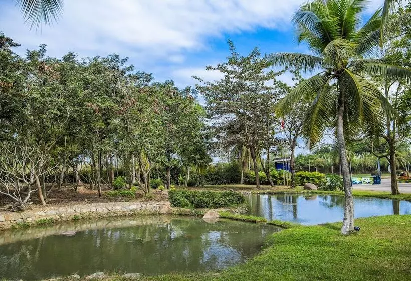 ホテル Pearl River Nantian Hot Spring Resort